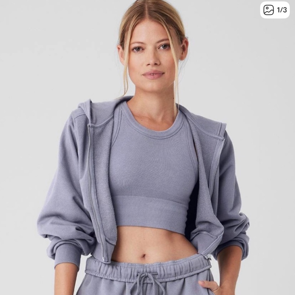 ALO Yoga Breakaway Zip Hoodie in Fog. Size Small